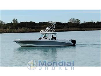 BOSTON WHALER - 370 outrage