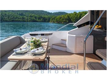 Ferretti Yachts 580