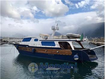 Cantiere nautico azzurro 21