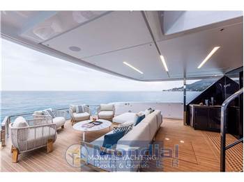 Ferretti Infiynito 90