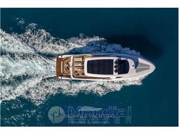 Ferretti Infiynito 90