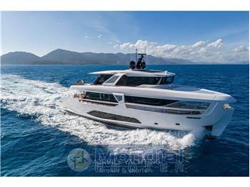 Ferretti Infiynito 90