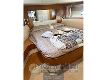 Ferretti yachts 592