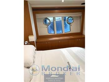 Ferretti yachts 592