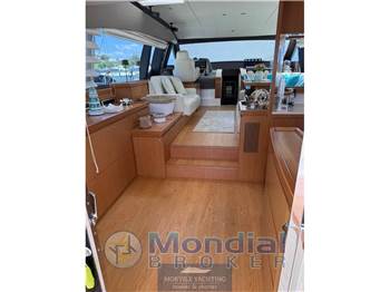 Ferretti yachts 592
