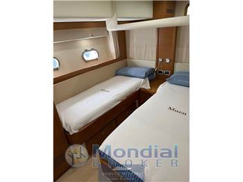 Ferretti yachts 592