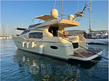 Ferretti Yacht - 690 Altura