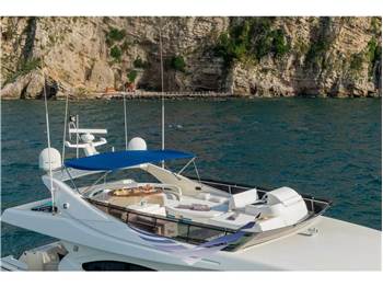 Ferretti Yachts 760