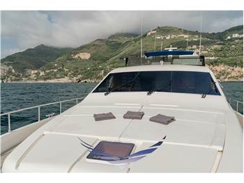 Ferretti Yachts 760
