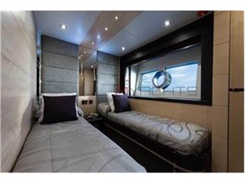 Sunseeker 80 YACHT