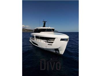 FERRETTI YACHTS - INFYNITO 90