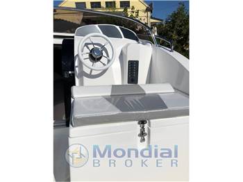 Noleggio Rent Charter Juno 590 - con patente