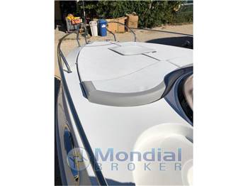 Noleggio Rent Charter Juno 590 - con patente